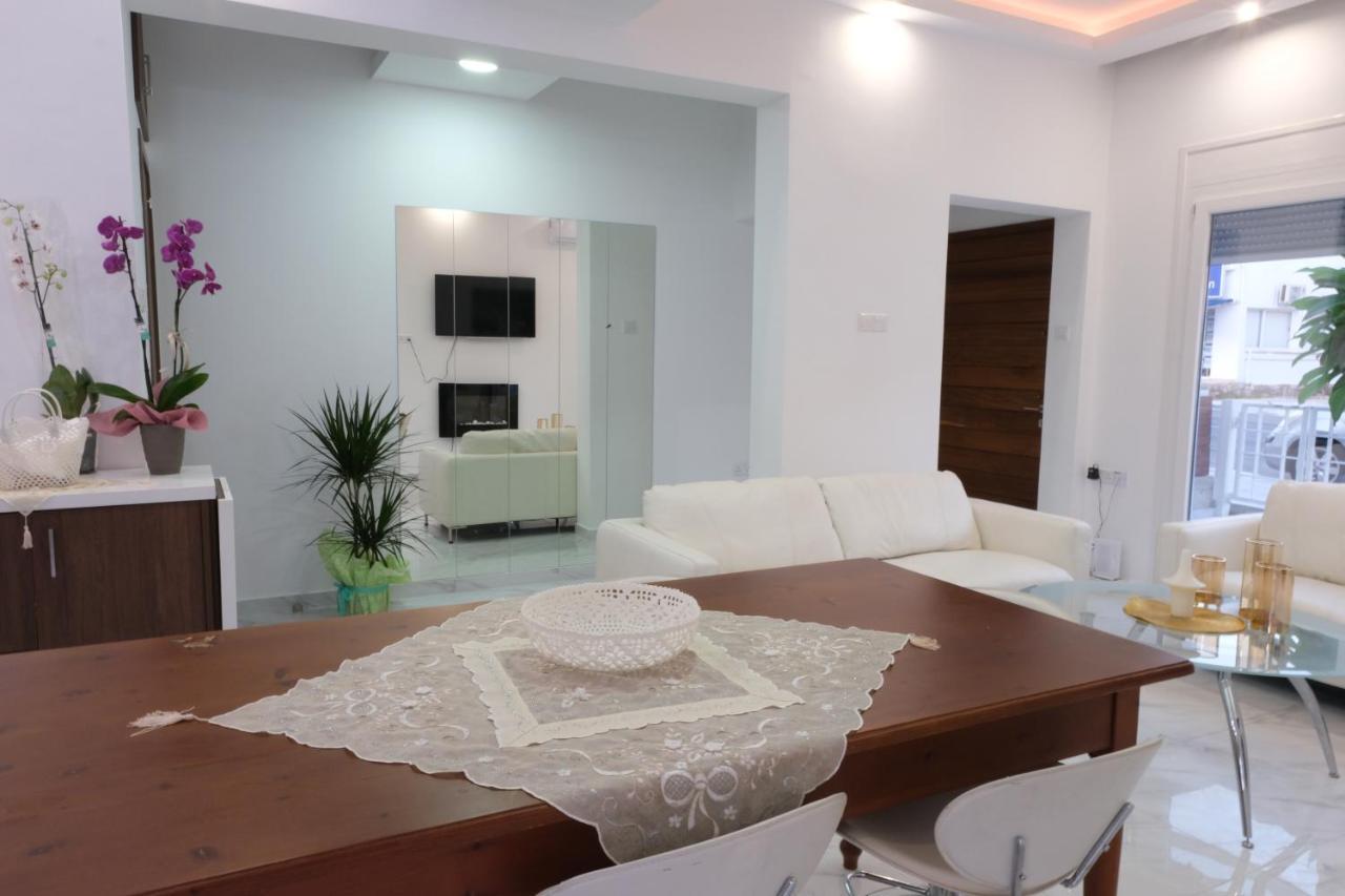 Luxury Fani House Next To Harbor Area With Jacuzzi Lägenhet Paphos Exteriör bild